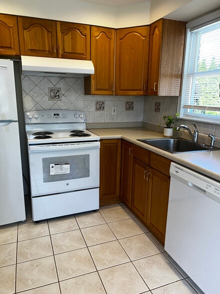 Cabinets Lighter than shown - See Workstation - 2457 4th Ave
