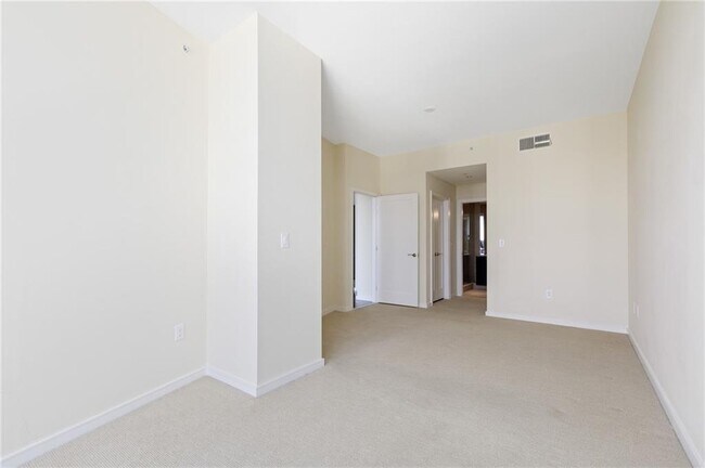 Building Photo - 3325 Piedmont Rd NE