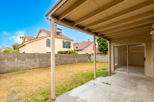 Building Photo - 509 E Rimrock Dr