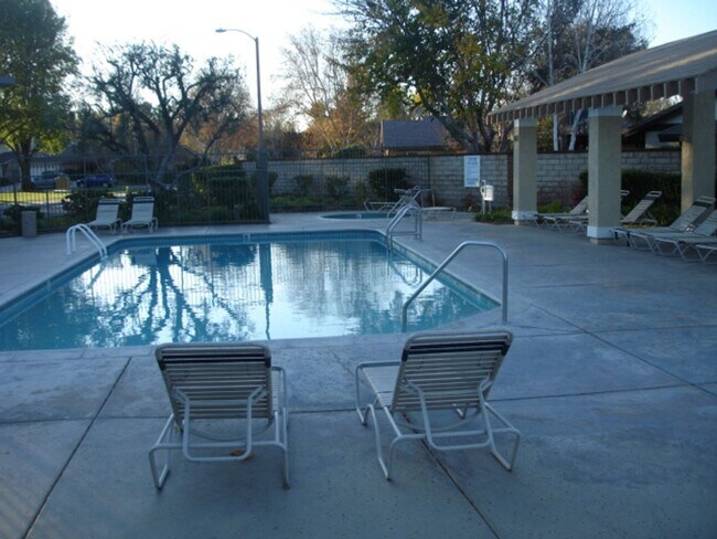 Building Photo - Spacious 4-Bedroom Home with Downstairs Bed/Bath & Full Community Access in Valencia!