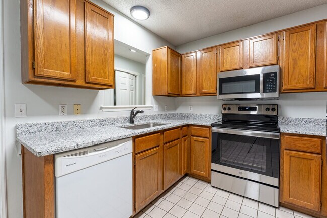 Building Photo - "Charming 2-Bed, 2-Bath Retreat with Grani...