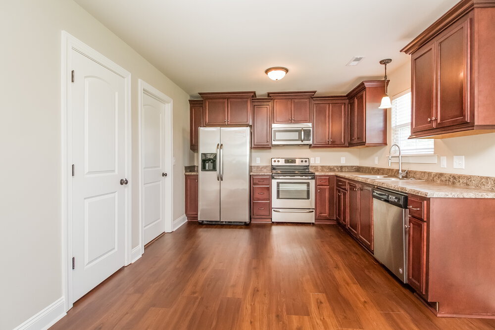 Building Photo - 8427 Manor Farm Dr