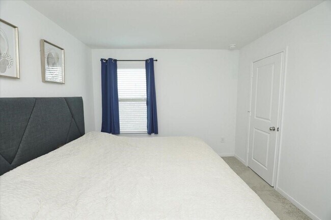 Building Photo - 14463 Cedar Ledge Ln