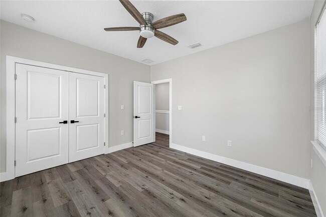 Building Photo - 6900 Dartmouth Ave N