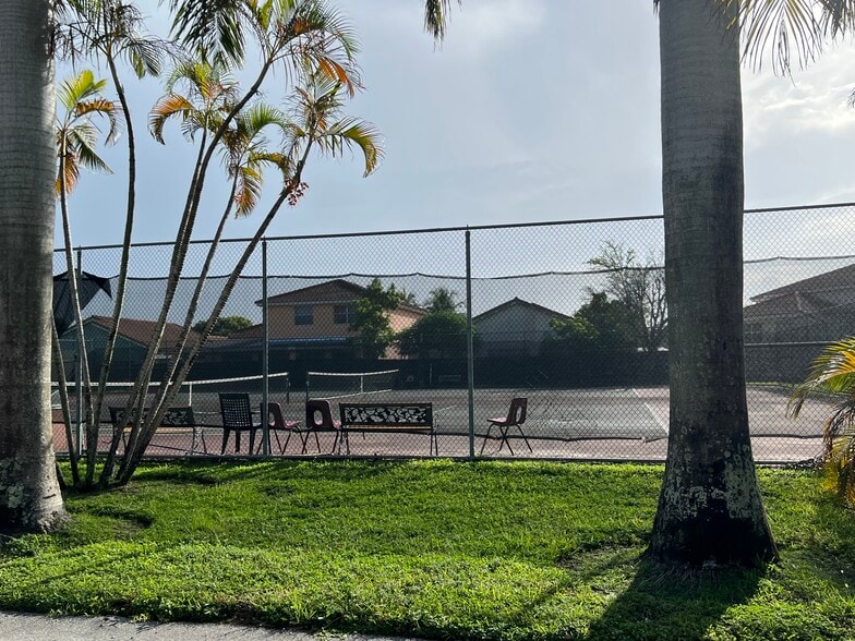 Building Photo - 1155 NW 124th Pl