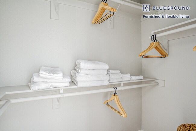 Building Photo - 932 Willowleaf Dr