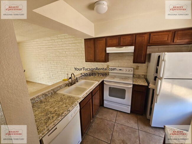 Building Photo - Star Pass area town home with community pool