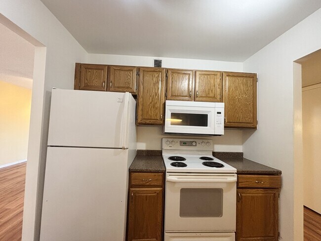 Building Photo - 710 E 200 S