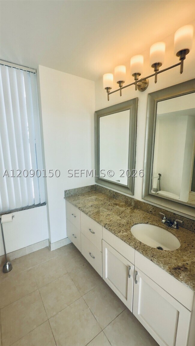 Building Photo - 18181 NE 31st Ct