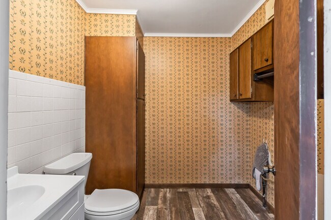 Building Photo - 2083 Chapman Lake Dr
