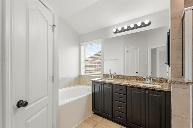 Building Photo - 13026 Davenport Hills Ln