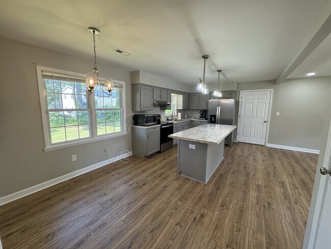 Building Photo - 105 Fort Dr