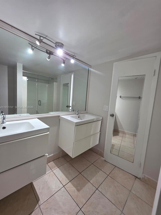 Building Photo - 13499 Biscayne Blvd