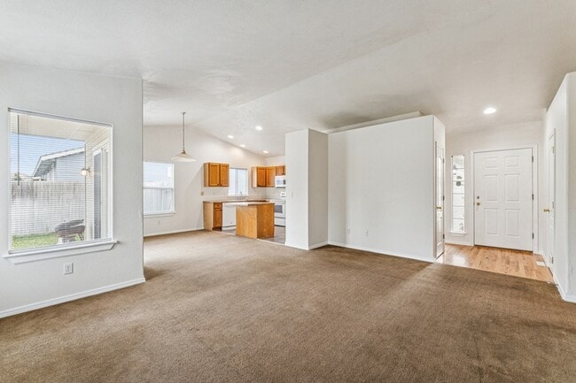 Building Photo - 13402 W Persimmon St