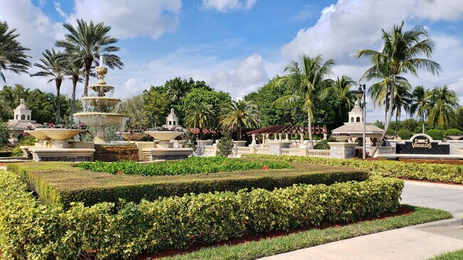 Building Photo - 10337 Trianon Pl