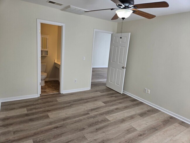 Building Photo - Merestone -Single Story Townhome,  Near by Shopping &  Halyburton Park, Lawn & Trash Included