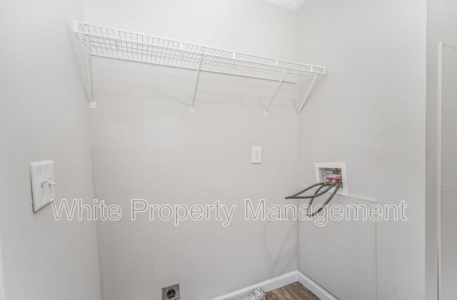 Building Photo - 1335 Oak Breeze Dr