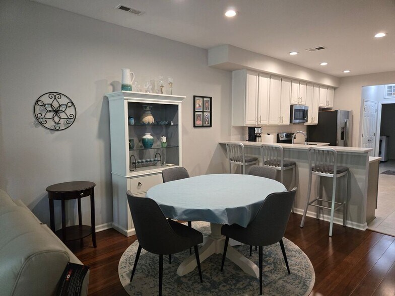 Building Photo - 809 Ledgestone Ct