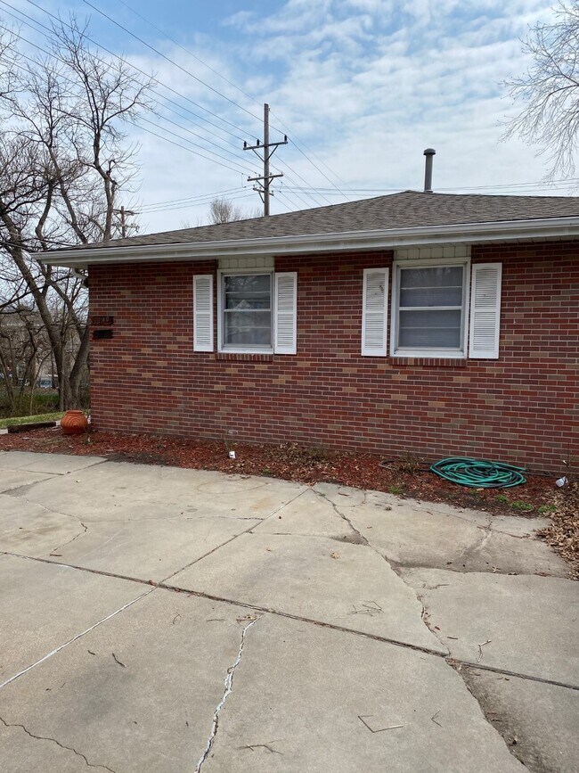 Building Photo - 1246 N 46th St