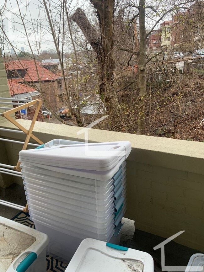 Building Photo - Check out this 1 bed 1 bath in Allston......