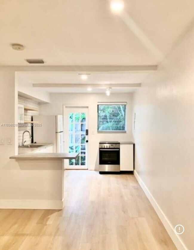 Building Photo - 2538 SW 11th St