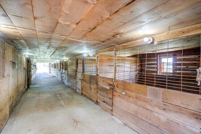 Building Photo - 34 N Union Rd