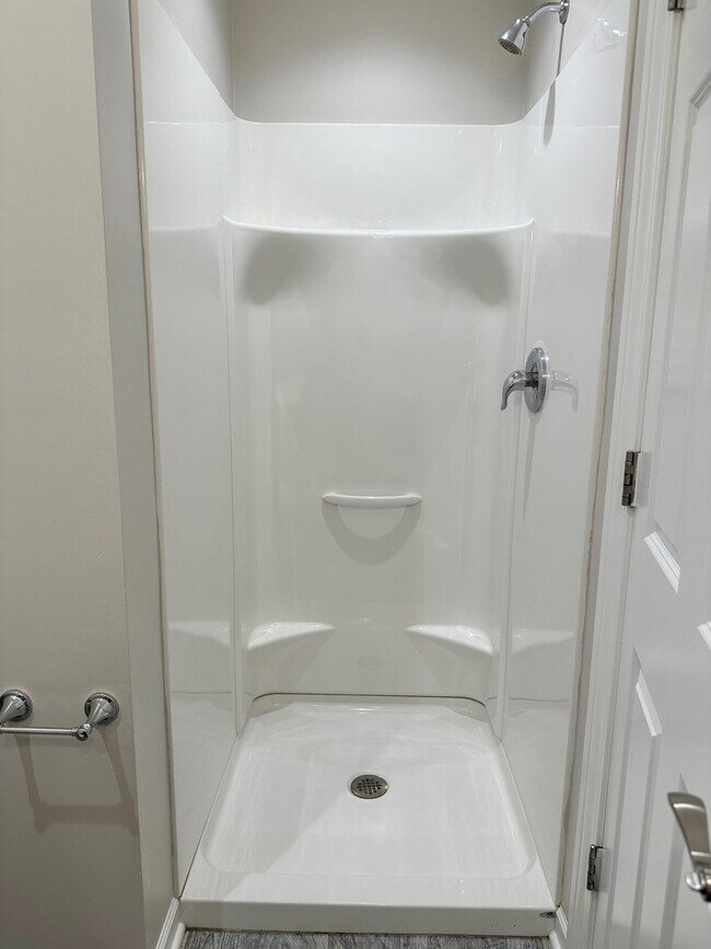 Building Photo - 40 Crystal St