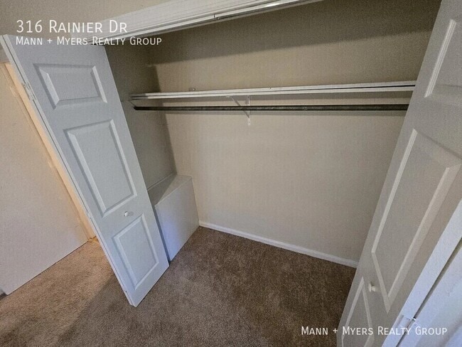 Building Photo - 316 Rainier Dr