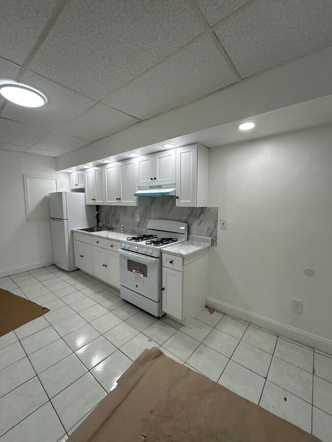 Building Photo - 1484 Louis St