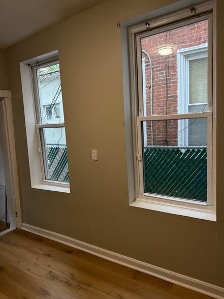 Building Photo - 1370 Narragansett St
