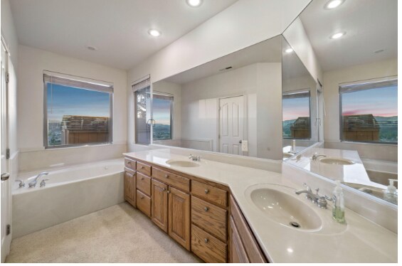 Building Photo - 7 N Eastridge Dr