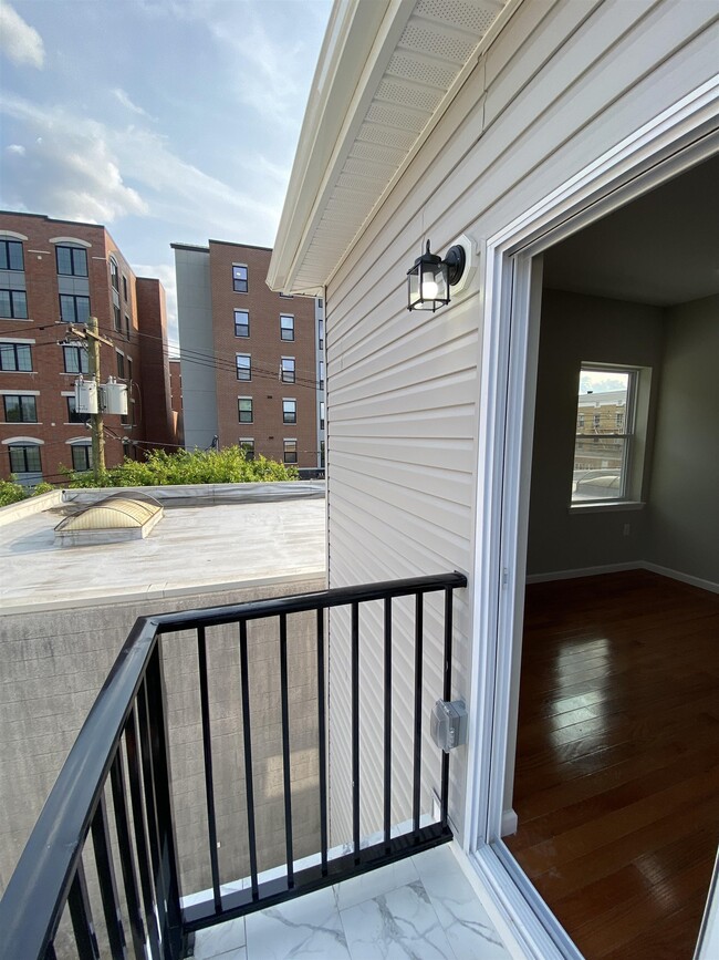 Building Photo - 176 Avenue F