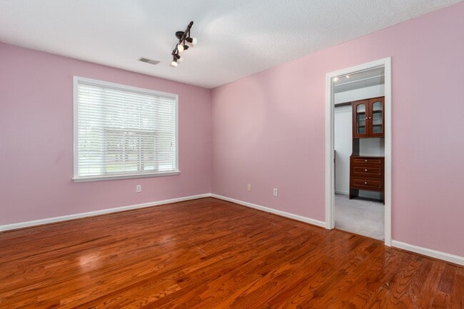 Building Photo - Looking for your dream home in a peaceful ...