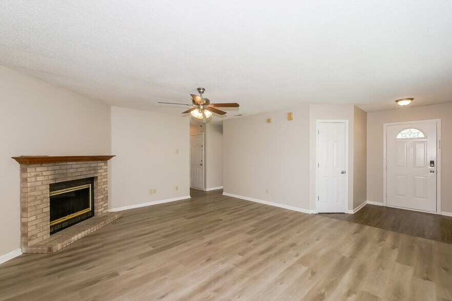 Building Photo - 2282 Shadowbrook Dr