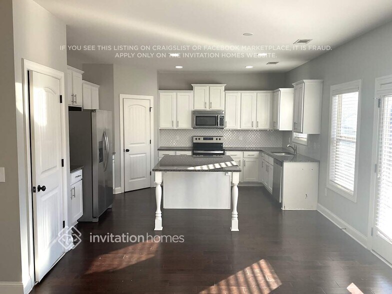 Building Photo - 565 Amaranth Trail