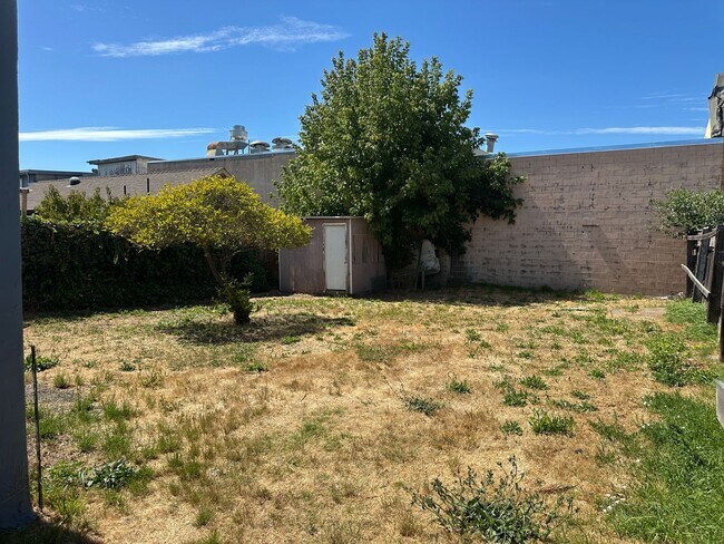 Building Photo - 967 88th Ave