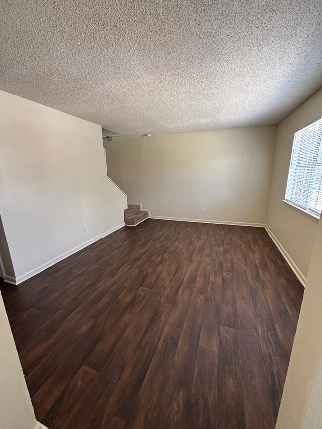 Building Photo - RG-139 Valencia Dr.