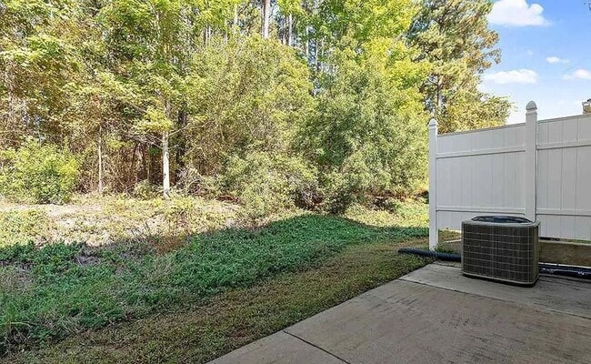 Building Photo - MUST SEE !! 3bd 3.5ba Townhome in Fuquay V...