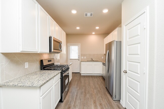 Building Photo - 14042 Chinook Dr