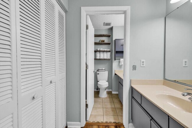 Building Photo - 202 75th Ave N