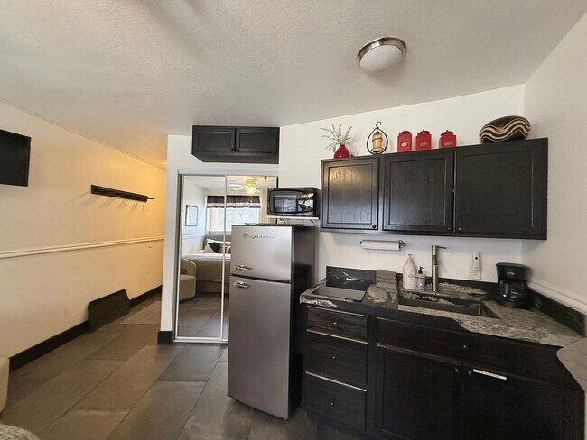 Building Photo - Carriage House Furnished Condo Available Now