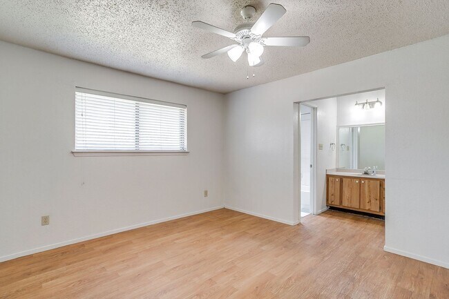 Building Photo - Spacious 4 Bed, 2 Bath Home in SW Fort Worth Ready for New Tenants- 76133
