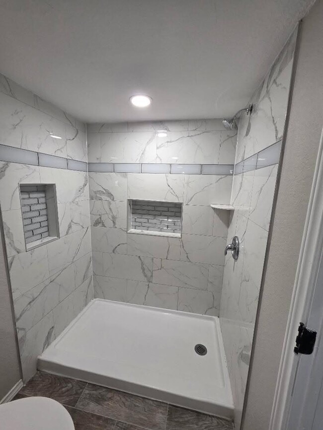 Building Photo - 310 Paddock St