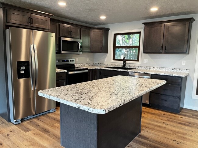 Building Photo - 3 Bed/1 Bath Ranch for rent in Brandon!