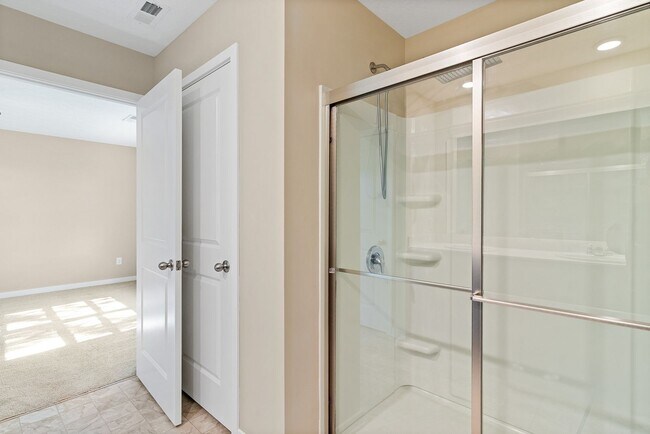 Building Photo - Now Leasing! Comfortable Family Home on Kells Court, Newark