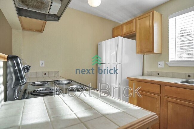 Building Photo - 1138 N 198th St