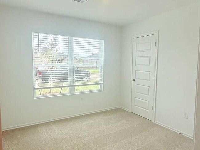 Building Photo - 16217 Lovers Ln