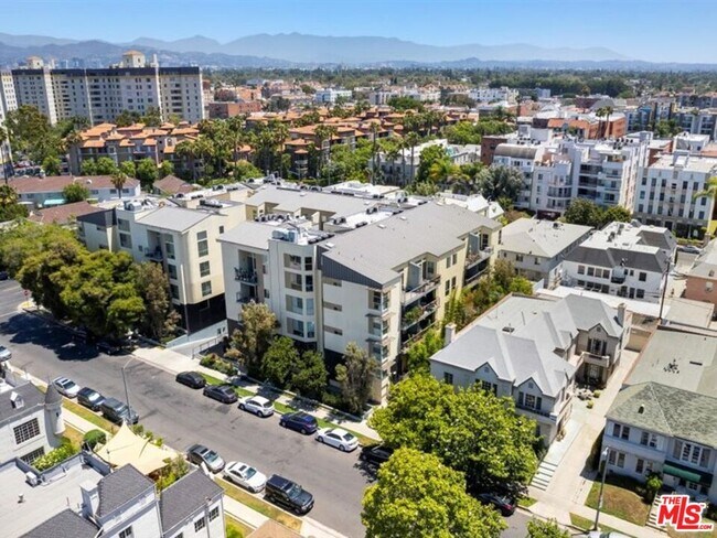 Building Photo - 600 Ridgeley Dr