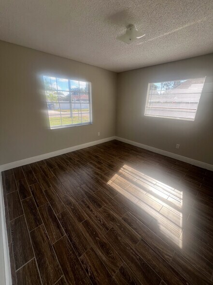 Building Photo - 7506 N Thatcher Ave