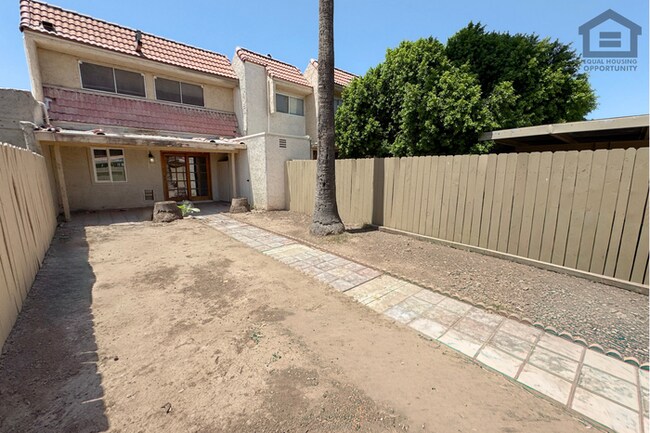 Building Photo - 3Bed/2Bath Townhouse at 47th Ave/Maryland Ave! Ready for Immediate Move-In! – FENCED-IN YARD!